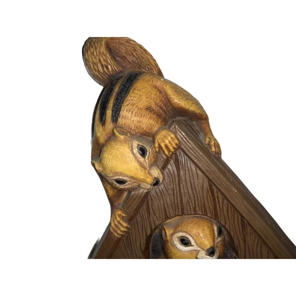 HOMCO Wall Hanging Plaque Plastic Squirrel Chipmunk in Bird House 1977 Vintage